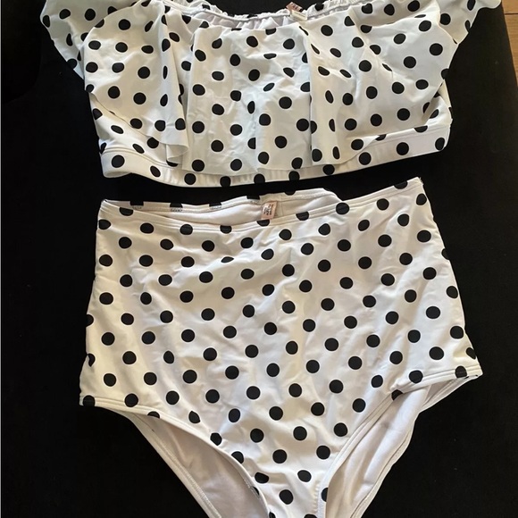 Unique vintage, plus size, black & white polkadot Ruffled off shoulder Ramona - Picture 3 of 3